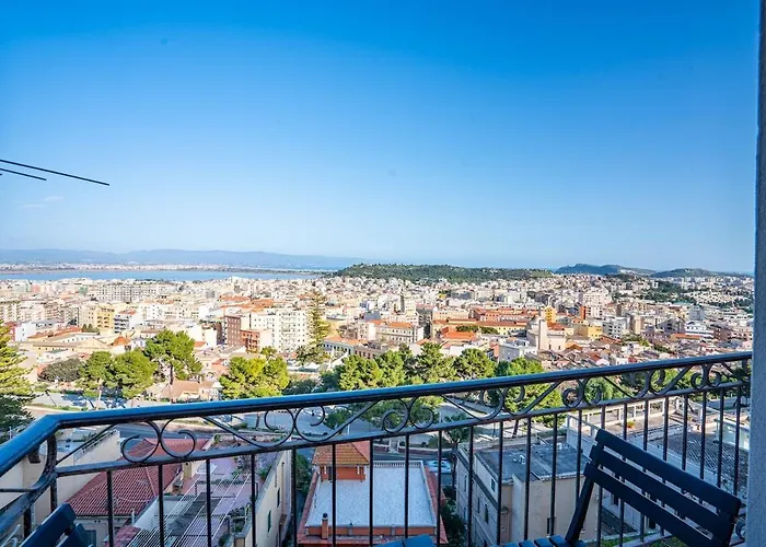 Martini, Panoramic View, Castello アパート